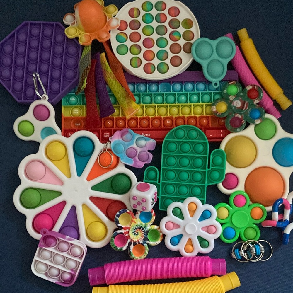 Lot of sensory fidget toys - Pop-its, fidget spinners - over 25 pieces